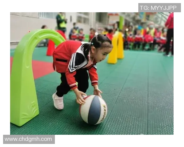清纯美女足球明星的魅力与实力并存，展现青春风采与运动激情